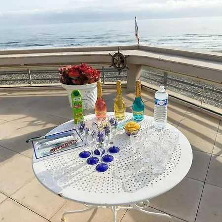 דירה Le Penthouse Du Roussillon *